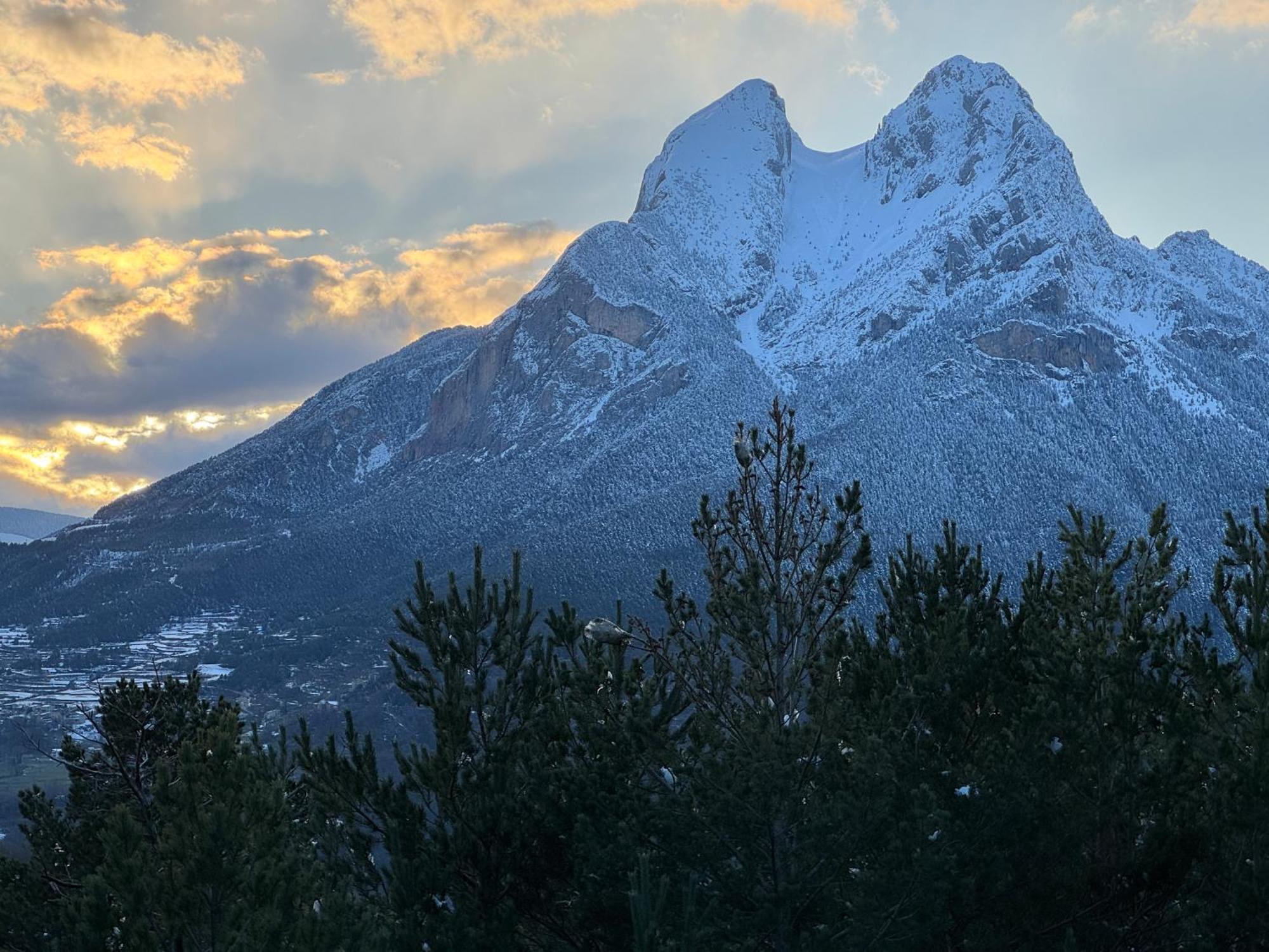 LA CARA NORD , ALOJAMIENTO TURISTICO ,SALDES, A LOS PIES DEL PEDRAFORCA, apartamento Exterior foto